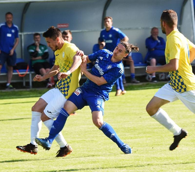 Fotbalová divize: Katovice - Jindřichův Hradec 1:0 (1:0).