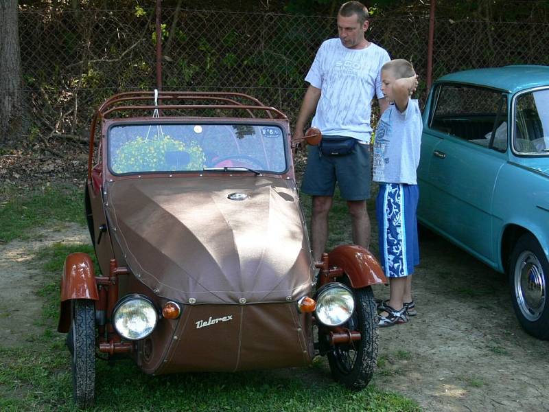 Volyňské koupaliště zaplnila dnes už historická vozidla.