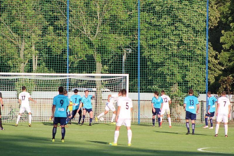 Fotbalová divize A: Katovice - Mariánské Lázně 1:3 (1:2).