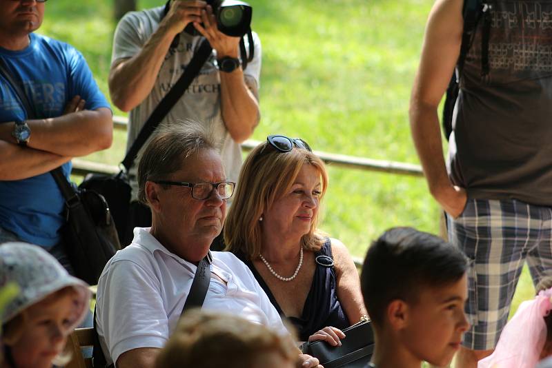 Desítky rodin s dětmi zavítaly v sobotu 21. července do Hoslovického mlýna u příležitosti zábavného dětského dne pro děti.