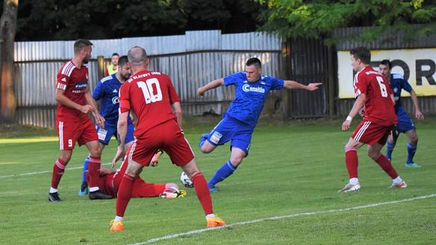 Fotbalová divize: Klatovy - Katovice 2:2 (1:1).