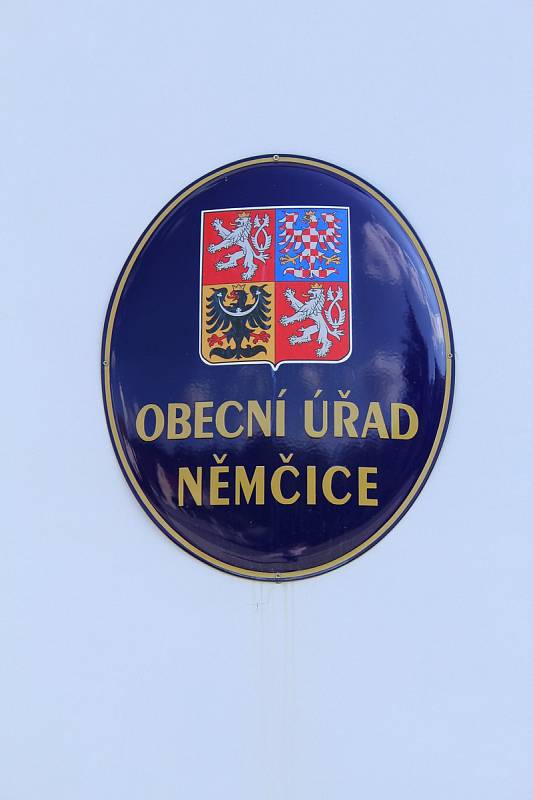 V říjnu, při běžném termínu voleb, se nepodařilo  v obci sestavit žádnou kandidátku. Největším problémem bylo sehnat někoho na místo starosty.