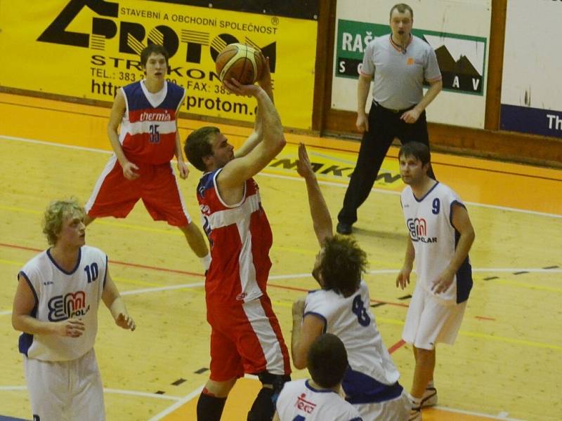 Basketbalisté Strakonic i podruhé v sezoně podlehli Karlovým Varům.