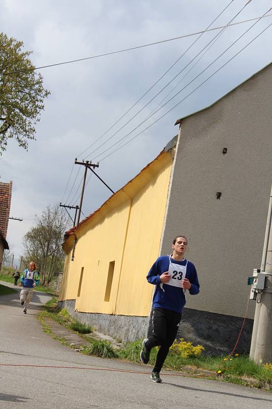 Nedělní odpoledne bylo v Mačkově u Blatné ve znamení již tradičního jarního běhu „ od kapličky ke kapličce.“