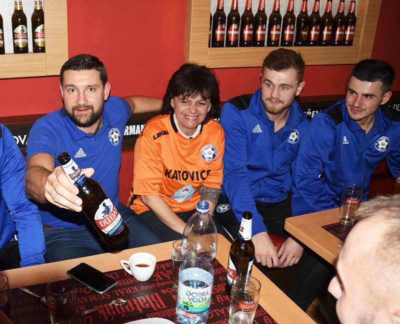 Katovičtí fotbalisté se sešli v Měšťanském pivovaru se svými podporovateli.