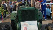 Do prvomájového průvodu v Malenicích vyrazily i alegorické traktory.