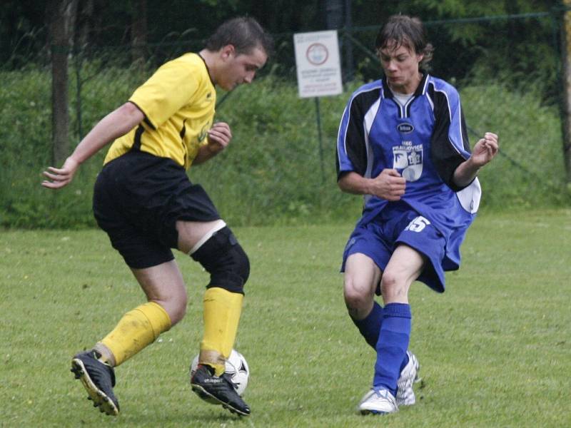 Derby 23. kola okresního přeboru Pracejovice - Dražejov skončilo lépe pro hostující tým, který vyhrál 2:0.