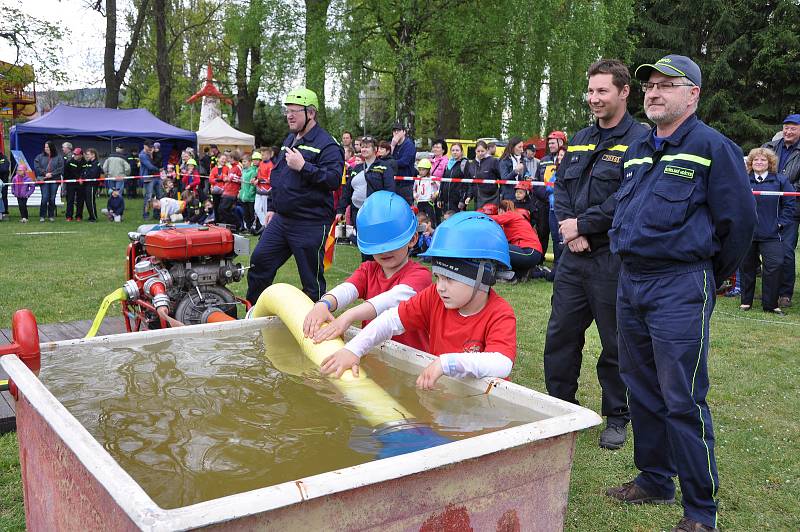 Na Křemelce ve Strakonicích se v sobotu 4. května uskutečnil již dvanáctý ročník soutěže kolektivů mladých hasičů Otavský Plamínek.