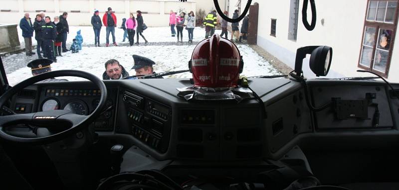 Hasiči v Bavorově mají radost z nové Tatry.