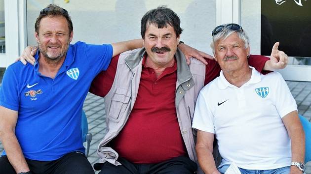 Jan Škrle fotí sport a především fotbal již více než pět desítek let a zažil s ním plno krásných setkání.