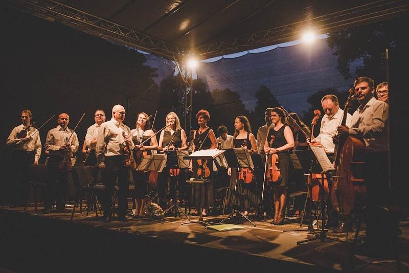 V pátek 26. července 2019 se na zámku Blatná konal koncert slavné vídeňské filharmonie Donau Philharmonie Wien.