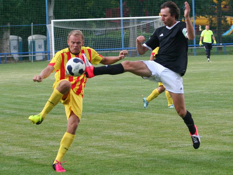 Jan Zušťák hattrickem zařídil výhru Junioru Strakonice nad Lokomotivou České Budějovice 3:1.