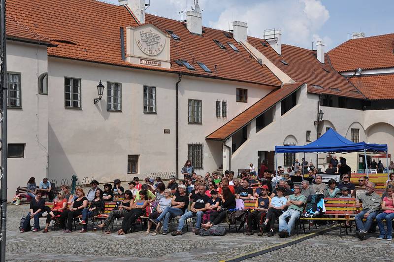 Na nádvoří hradu ve Strakonicích se v sobotu 19. května uskutečnil hudební festival Jamboree.