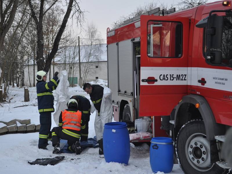 Sedmý chov drůbeže zasažený ptačí chřipkou, které se objevilo v Libějovicích na Strakonicku, byl pod dohledem hasičů a veterinární správy v úterý 17. ledna utracen.