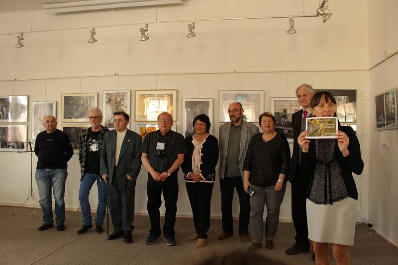 Vodňany - Poprvé ve své historii představil spolek TeriFoto při Sokolovně Písek tvorbu svých členů ve vodňanské městské galerii.