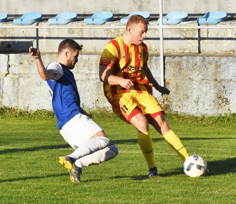 Fotbalový krajský přebor: Junior Strakonice - Třeboň 2:1.