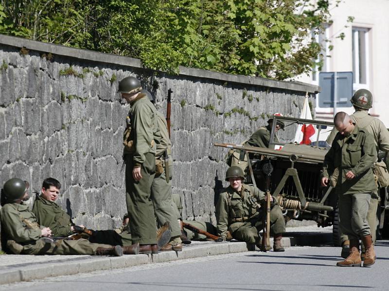 Členové lubu 26. divize US Army předvedli ukázku bojů.