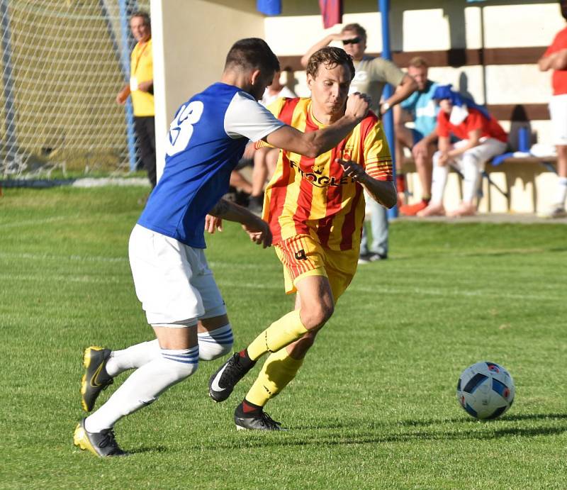 Fotbalový krajský přebor: Junior Strakonice - Třeboň 2:1.