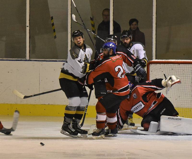 HC Strakonice – TJ Hluboká nad Vltavou Knights 8:5 (5:3, 1:1, 2:1).