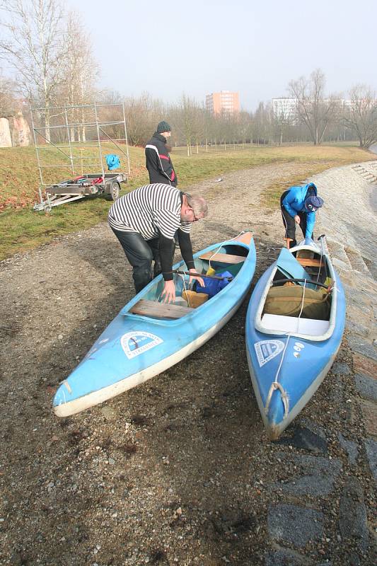 Vodáci vypluli od Křemelky v sobotu 6. ledna.