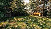 Farma Mračov na Strakonicku slouží hostům od roku 2022.  Majitelé ji vybudovali z bývalé stodoly. Rezervovat si lze dva menší apartmány Pastýřku a Čeledína, či velkého Statkáře.