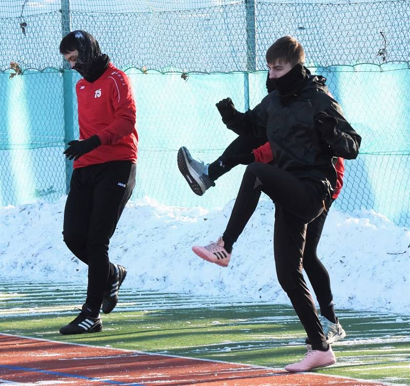 Fotbalisté Junioru Strakonice tráví zimní soustředění ve Lhotě nad Rohanovem.