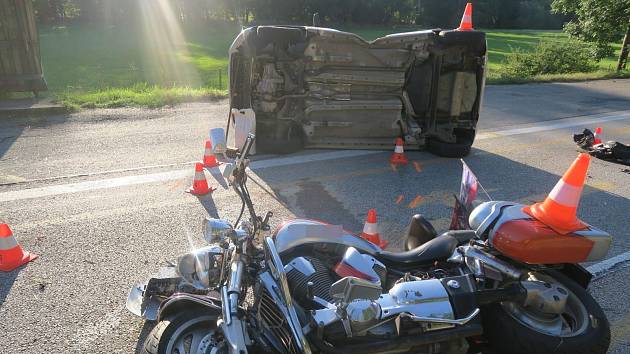 Nehoda osobního auta a motorky zastavila v úterý 5. září provoz na hlavním tahu Strakonice - Volyně.