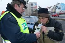 Při dechových zkouškách dnes policisté používají digitální přístroj Dräger.