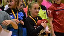Děvčata sehrála krajský turnaj v halové kopané.