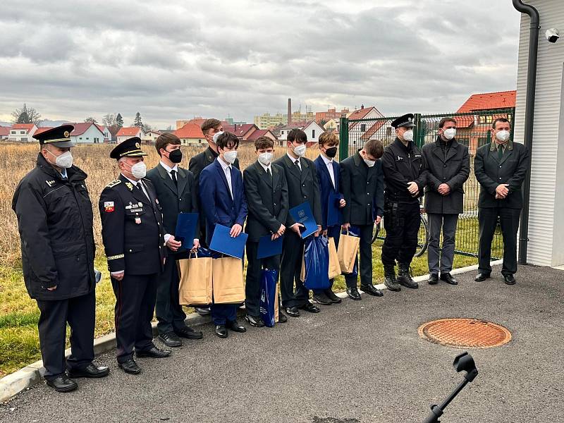 Zachránci topící se ženy dostali ocenění od policejního ředitele.