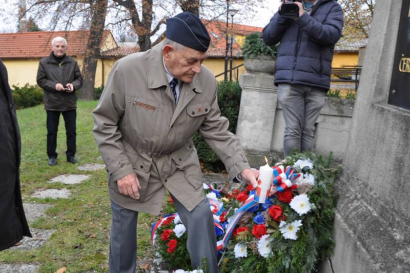 Den válečných veteránů a sté výročí ukončení první světové války si město připomnělo v 11 hodin