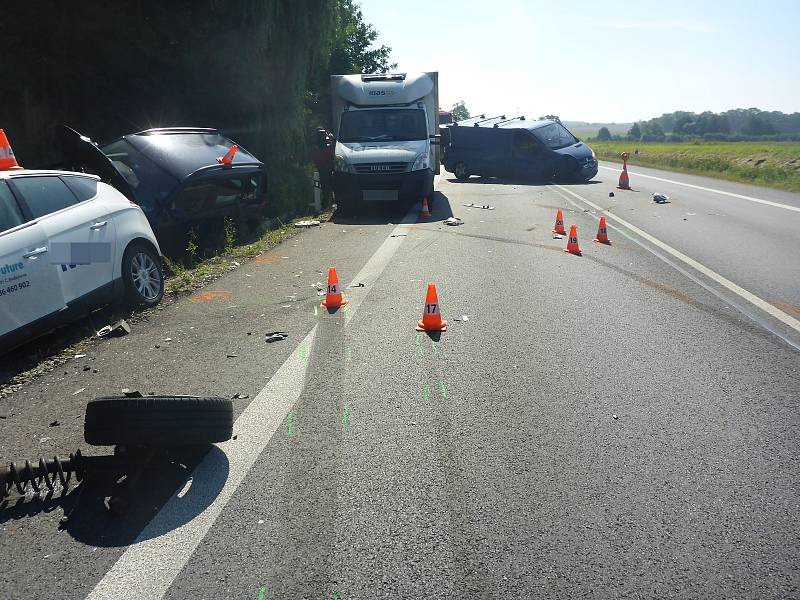 Při dopravní nehodě  u Vodňan  bylo celkem poškozeno sedm vozů.