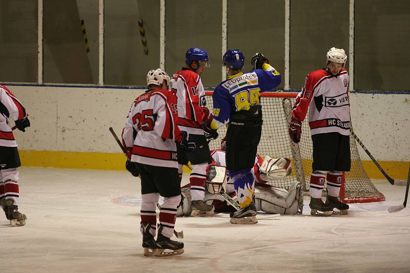 Hokejisté Strakonic porazili v sobotu 10. února v dalším kole krajské ligy doma Veselí nad Lužnicí 4:1 (0:0,2:0,2:1).