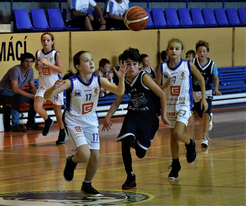 Basketbalové minidívky U11 Strakonic slaví další výhru.