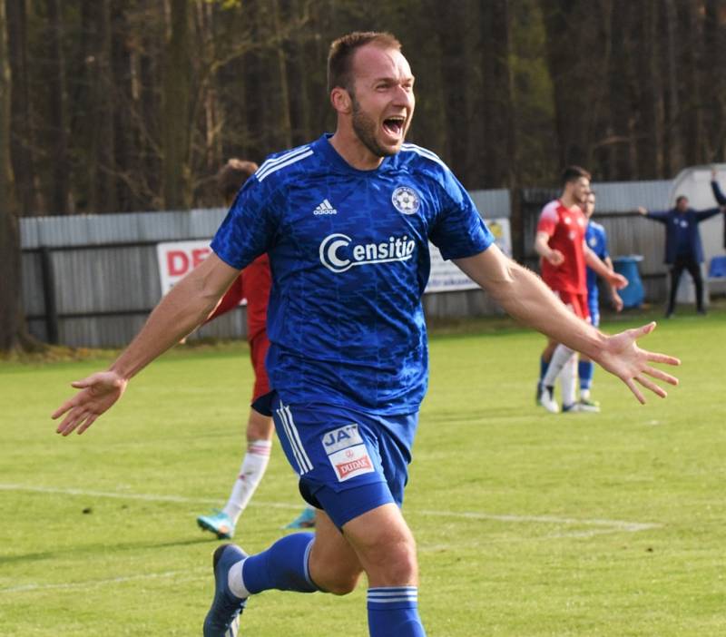 Fotbalová divize: Otava Katovice - Petřín Plzeň 3:0 (2:0).