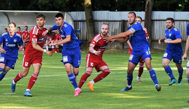 Fotbalová divize: Klatovy - Katovice 2:2 (1:1).