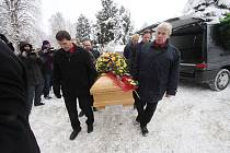 Pohřeb Jiřiny Jiráskové se konal 19. ledna 2013 v Malenicích.