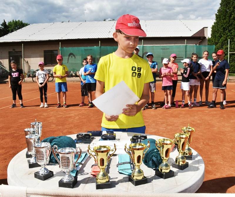 Strakoničtí tenisté uspořádali kemp pro mladé naděje.