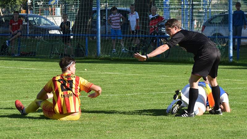 Fotbalový krajský přebor: Junior Strakonice - Třeboň 2:1.