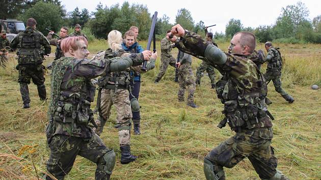 "Vojákem na zkoušku" aneb 25 hodin s 25. protiletadlovým raketovým plukem. Civilisté strávili 25 hodin v armádě.