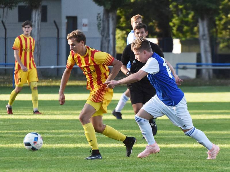 Fotbalový krajský přebor: Junior Strakonice - Třeboň 2:1.