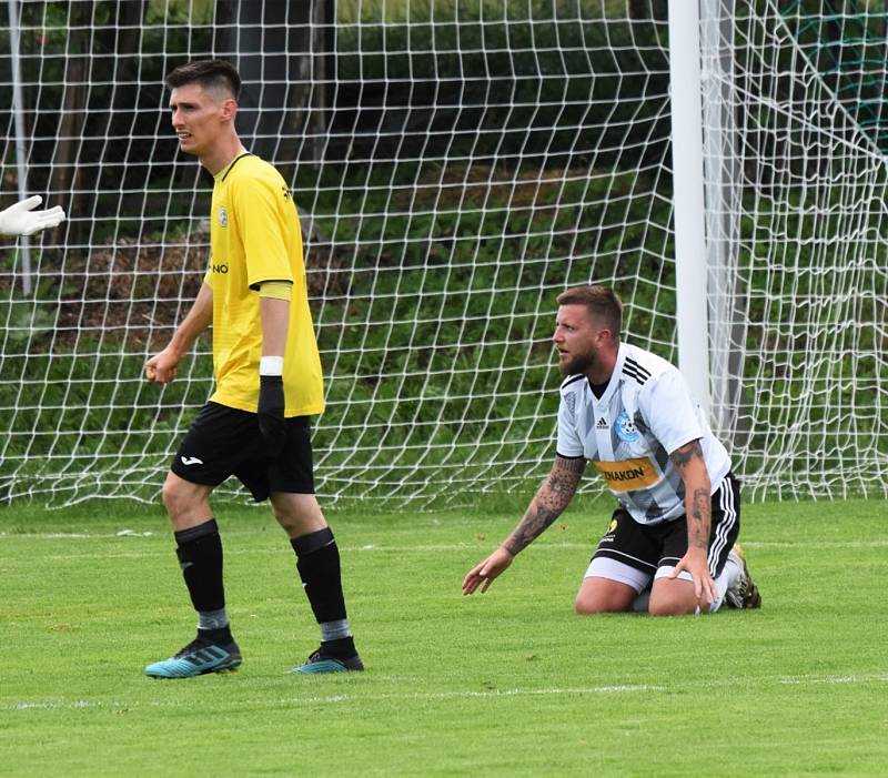 Fotbalová I.B třída: Sousedovice - Lhenice 1:2 (1:1).