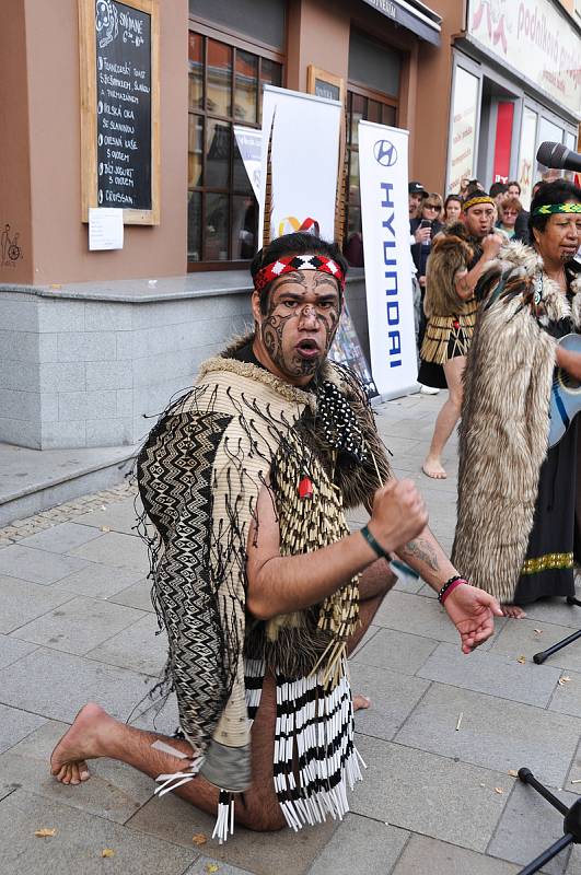 Taneční a hudební skupina z Nového Zélandu Whakaari Rotorua