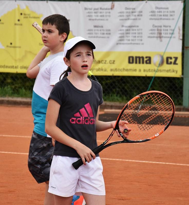 Strakoničtí tenisté uspořádali kemp pro mladé naděje.