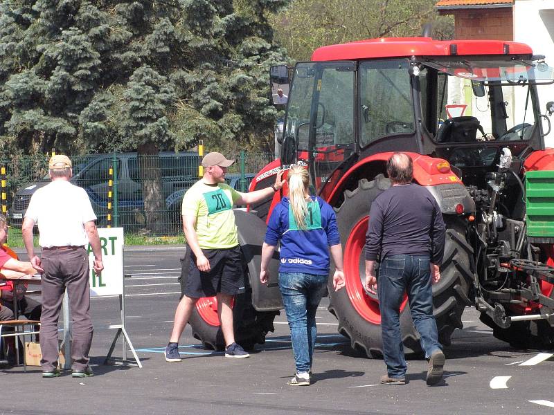 Nová plocha nádvoří umožnila soutěžní prvky umístit tentokrát jinak než v předchozích letech. Trať byla technicky náročnější a pořádně některé závodníky potrápila.