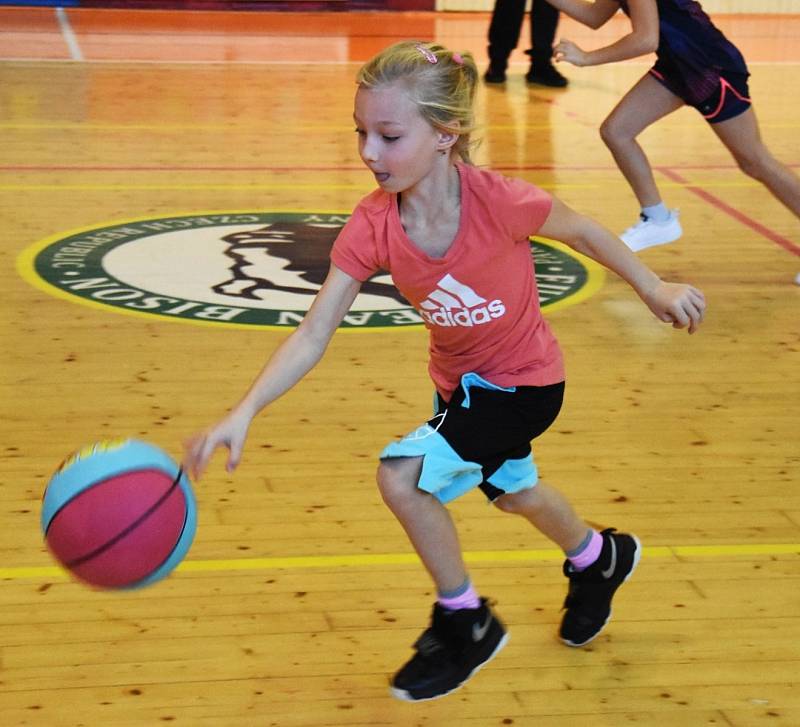 Nejmenší baskeťačky ze Strakonic vyrazily ve středu na soustředění.