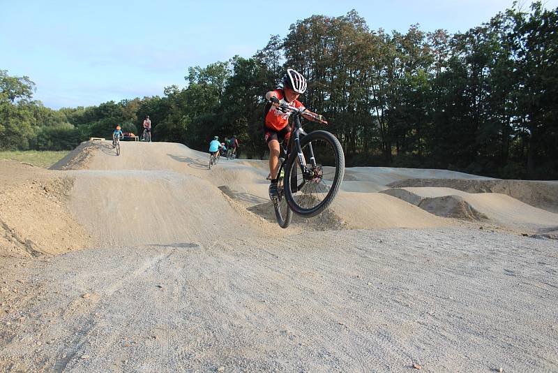 U ČOV Strakonice vyrostl mini bike park. Bikeři dostali parádní dárek.