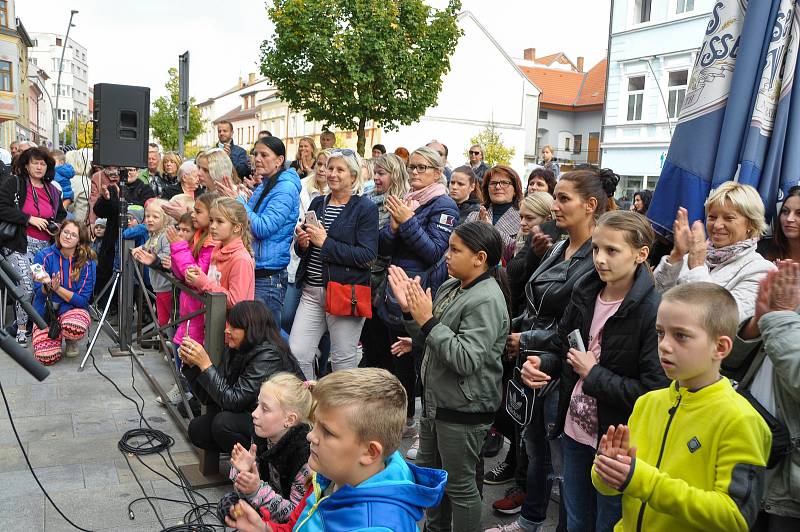 Taneční a hudební skupina z Nového Zélandu Whakaari Rotorua