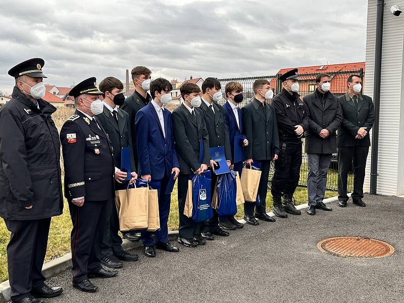 Ocenění studentů Střední rybářské školy ve Vodňanech a policistů, kteří zachránili ženu a dítě.