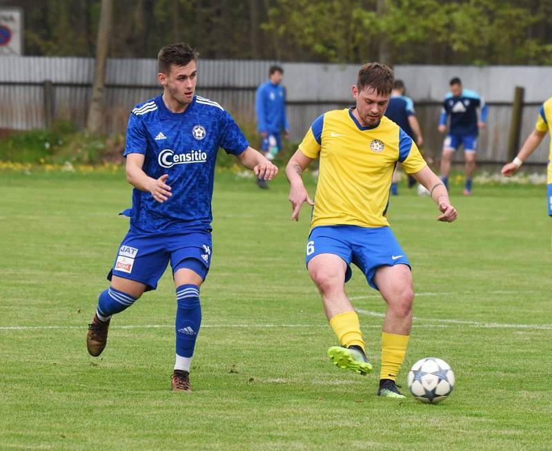 Fotbalová divize: Katovice - Doubravka 2:1 (2:0).